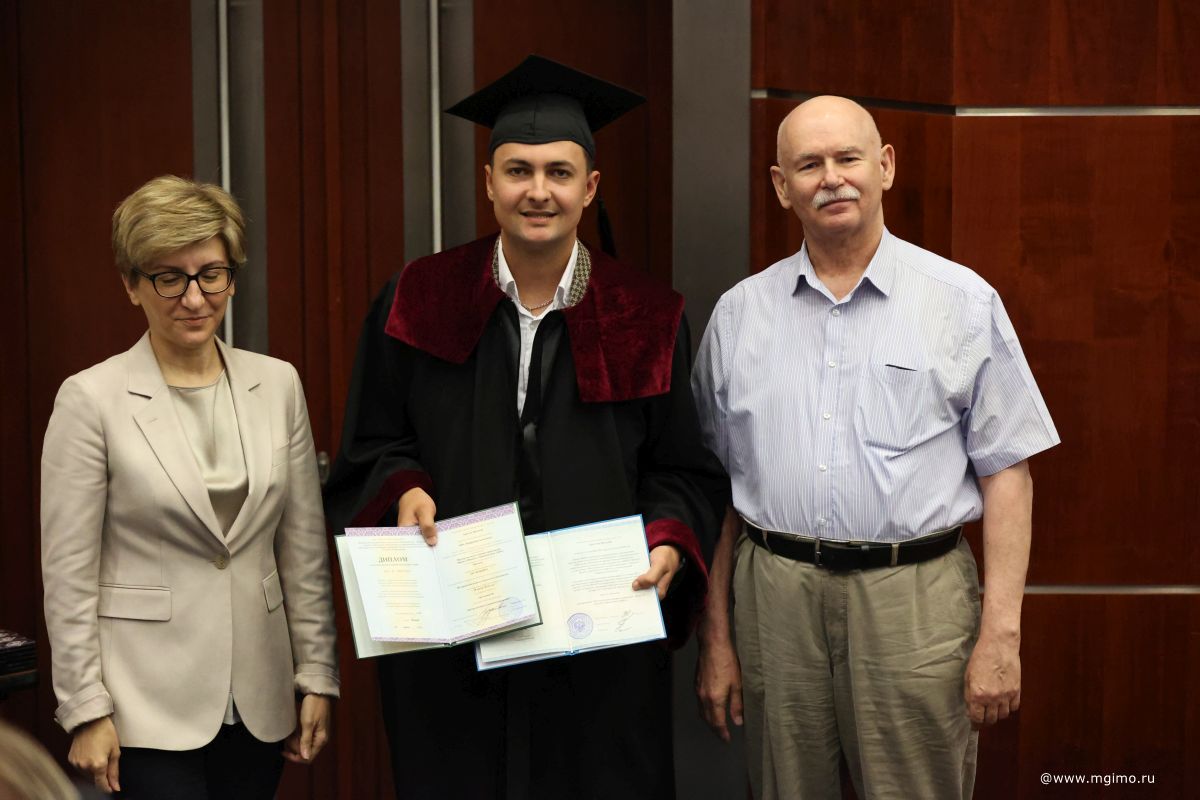 Выпускники Школы бизнеса получили дипломы