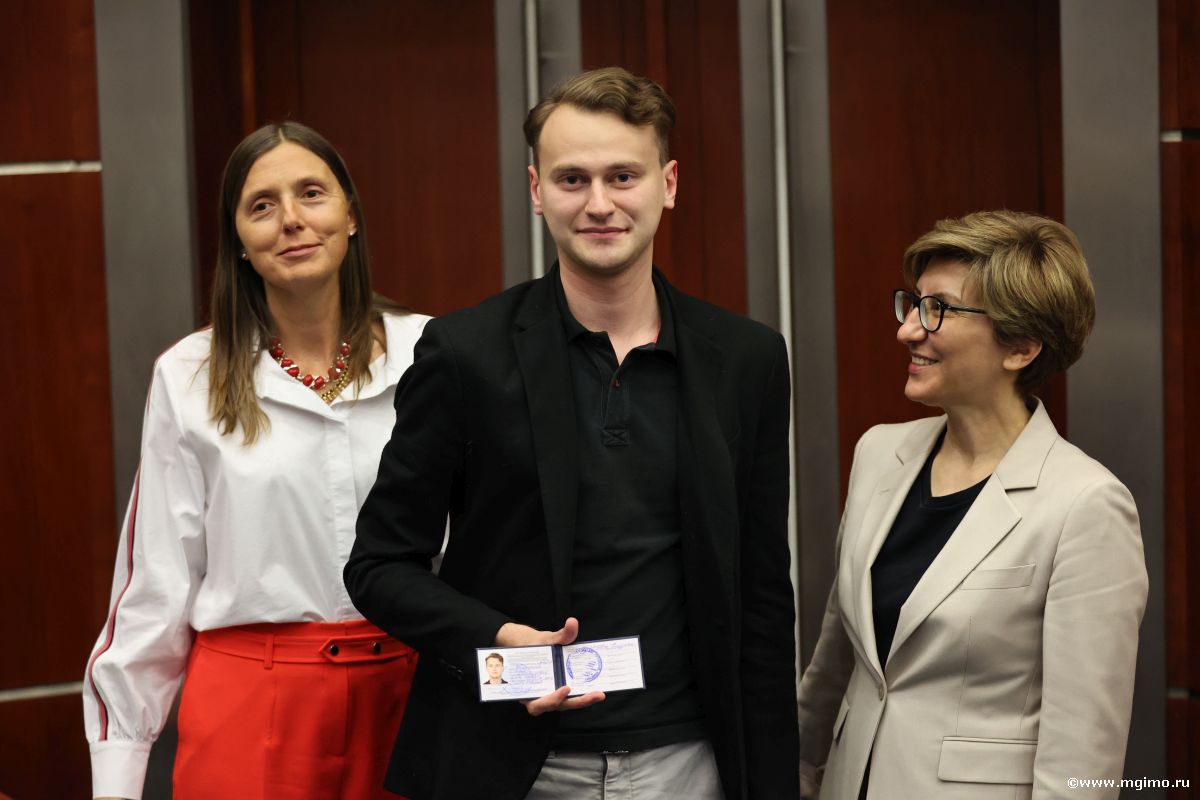 Магистранты Школы бизнеса МГИМО получили студенческие билеты