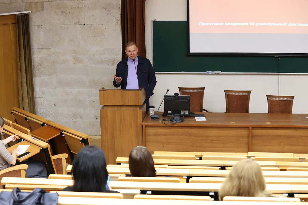«Фестиваль ничем не отличается от майонеза», или как продвигать событийное мероприятие: Никита Гирин в МГИМО