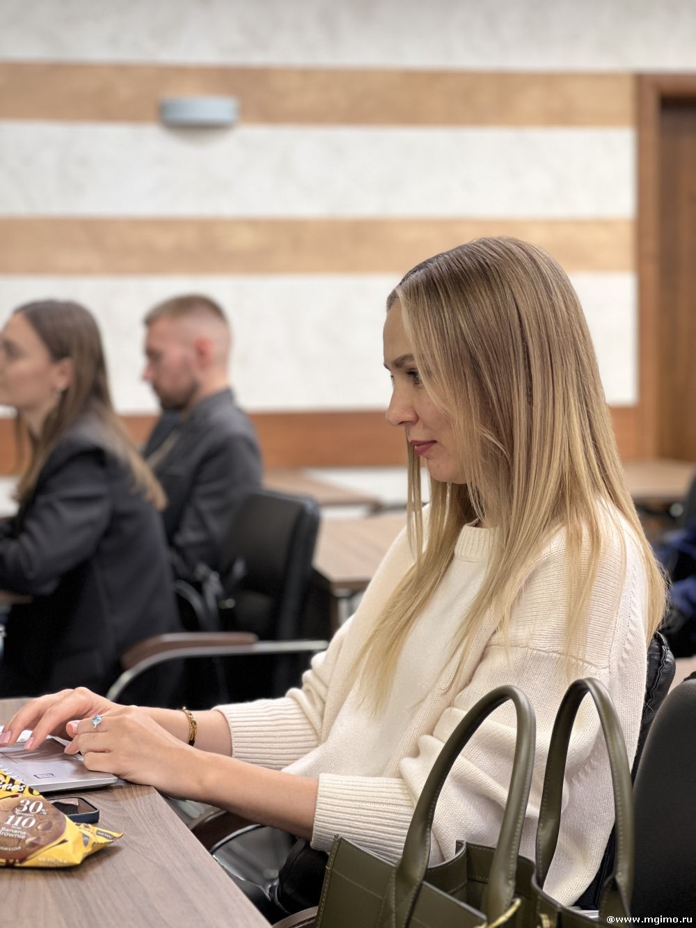 Курс «Эмоциональный интеллект и искусство публичных выступлений»