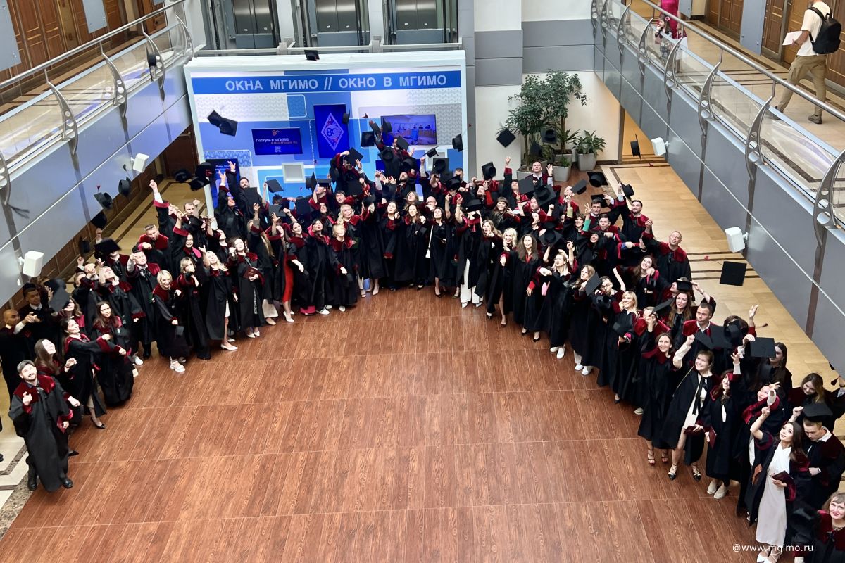 Выпускники Школы бизнеса получили дипломы