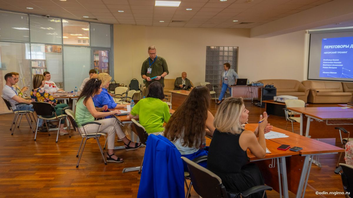 Завершилась программа повышения квалификации «Переговоры для первых»