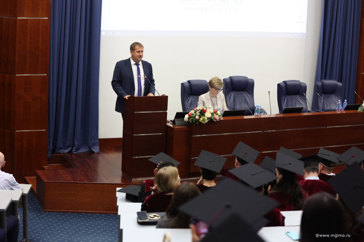 Выпускники Школы бизнеса получили дипломы