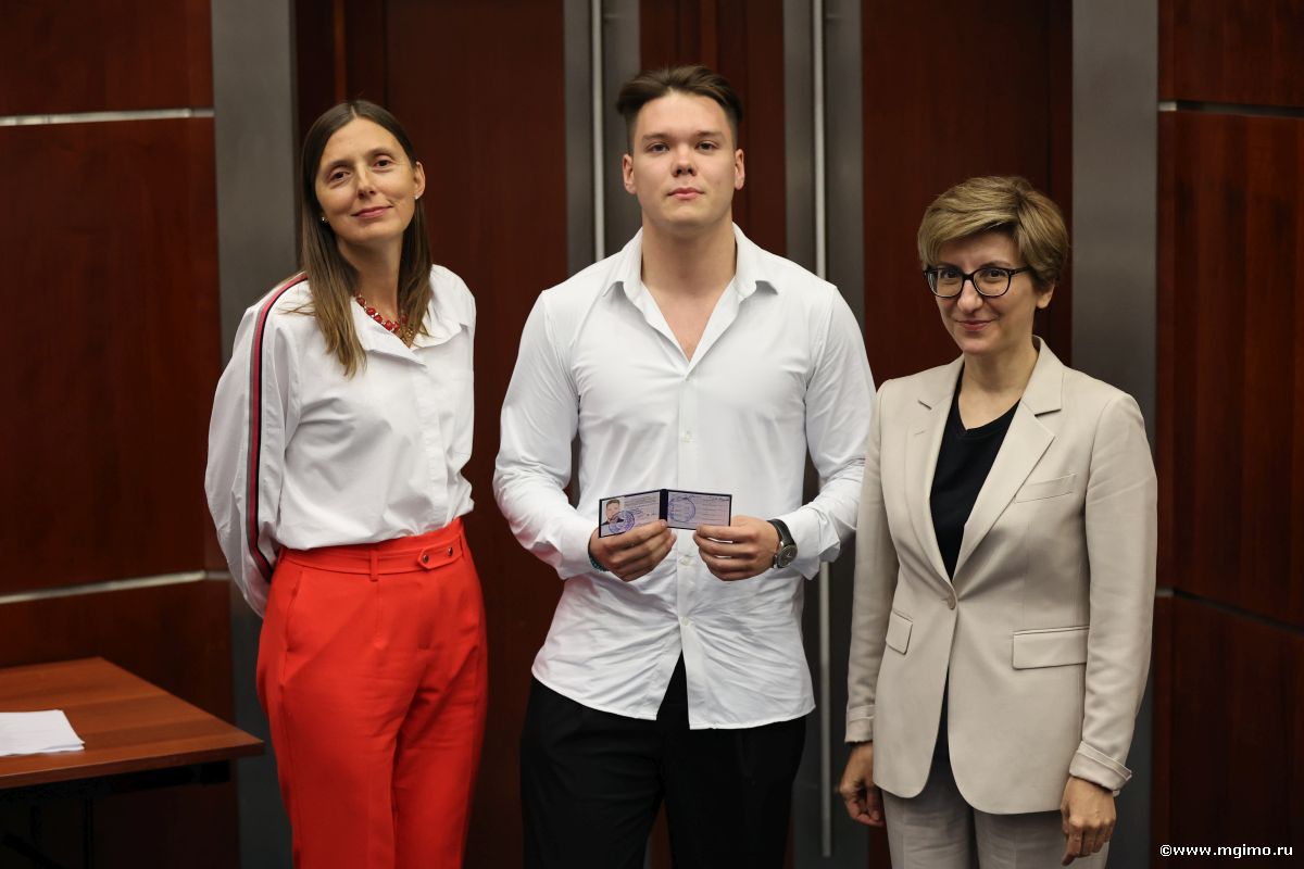 Магистранты Школы бизнеса МГИМО получили студенческие билеты