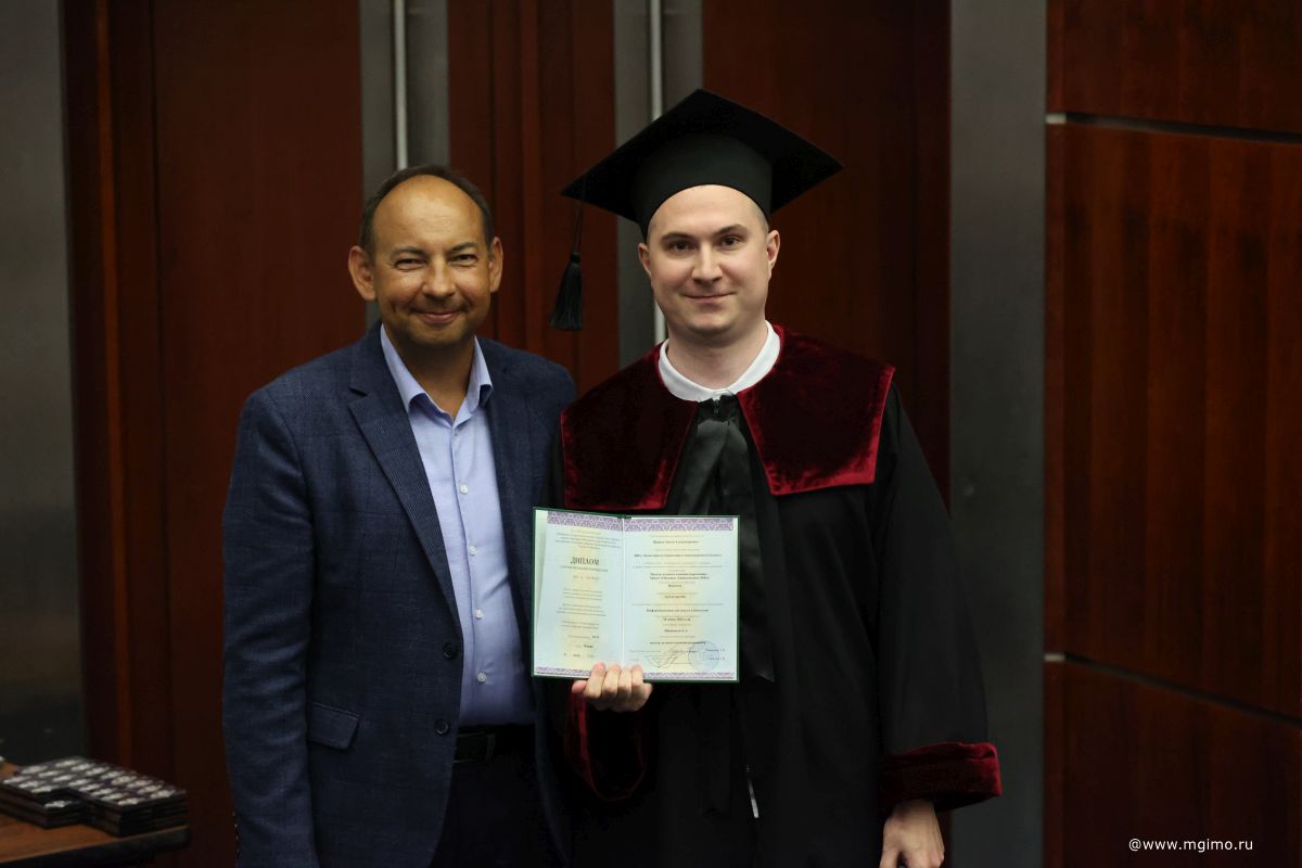 Выпускники Школы бизнеса получили дипломы