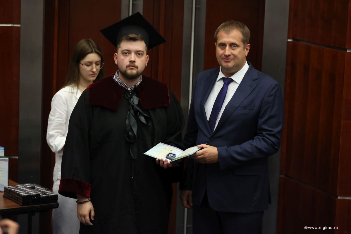 Выпускники Школы бизнеса получили дипломы