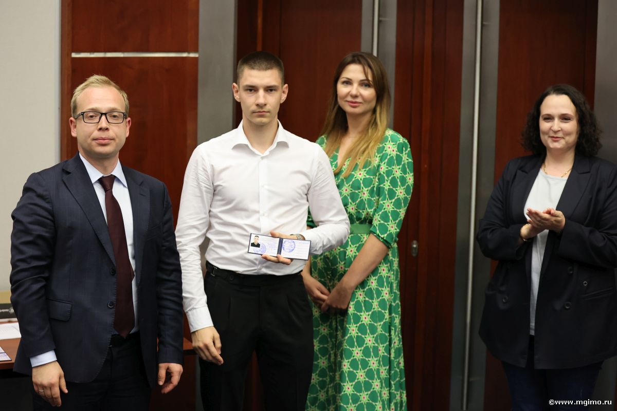 Магистранты Школы бизнеса МГИМО получили студенческие билеты