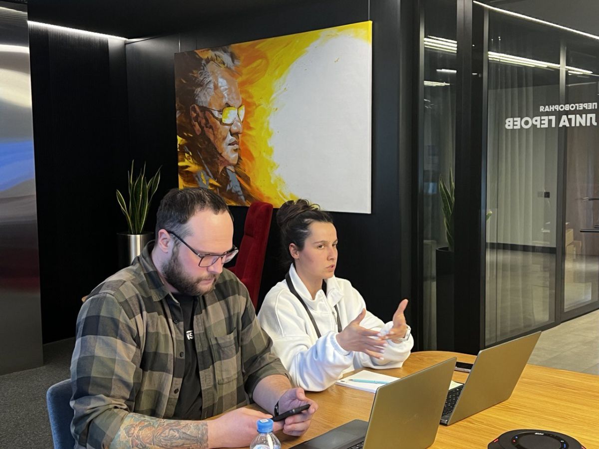 Магистранты программы «Психология управления и социальных коммуникаций» в офисе команды мультиспортивных проектов «Лига Героев»