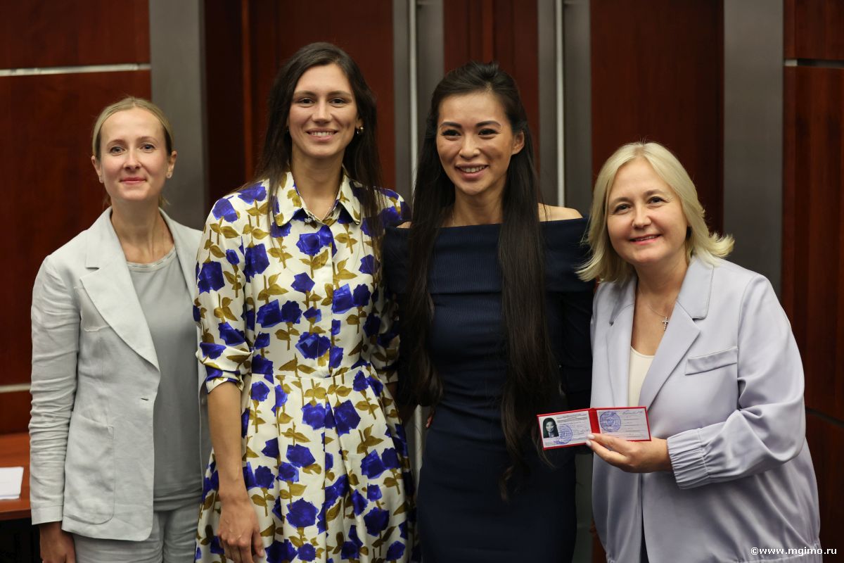 Магистранты Школы бизнеса МГИМО получили студенческие билеты