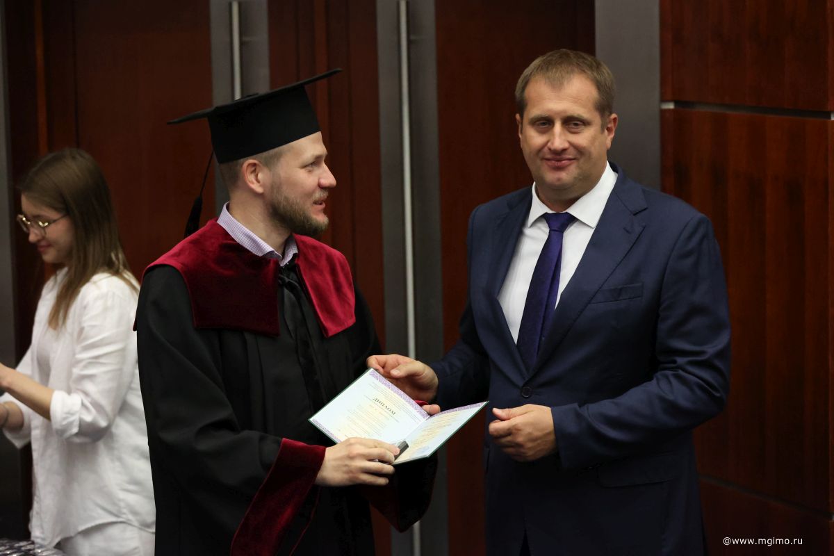 Выпускники Школы бизнеса получили дипломы