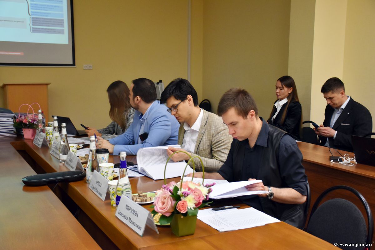 Выпускники программ «Международные отношения» и «Международные деловые коммуникации и протокол» защитили свои дипломные проекты