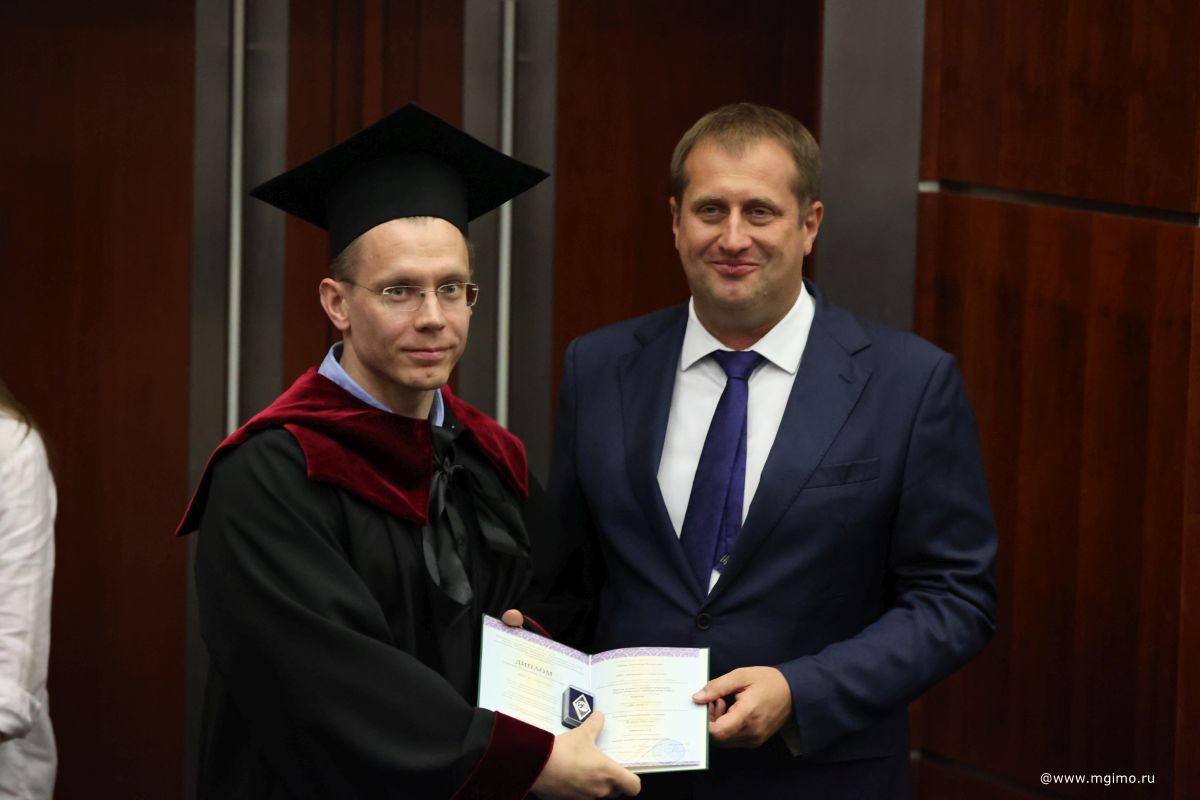 Выпускники Школы бизнеса получили дипломы