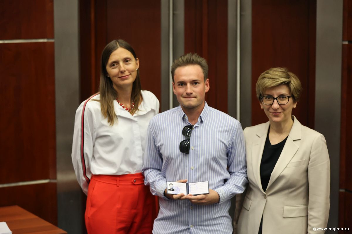 Магистранты Школы бизнеса МГИМО получили студенческие билеты
