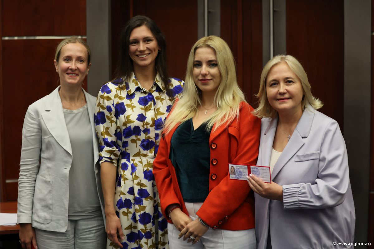 Магистранты Школы бизнеса МГИМО получили студенческие билеты