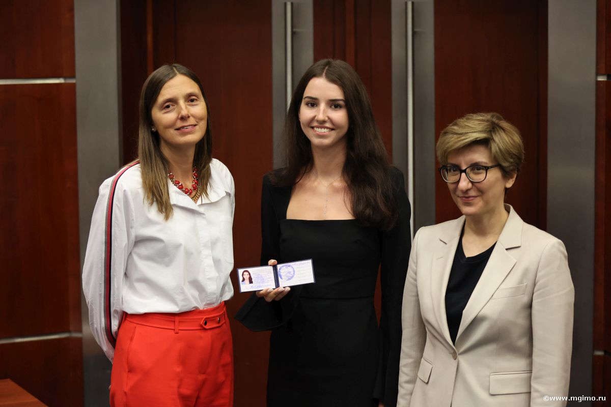 Магистранты Школы бизнеса МГИМО получили студенческие билеты
