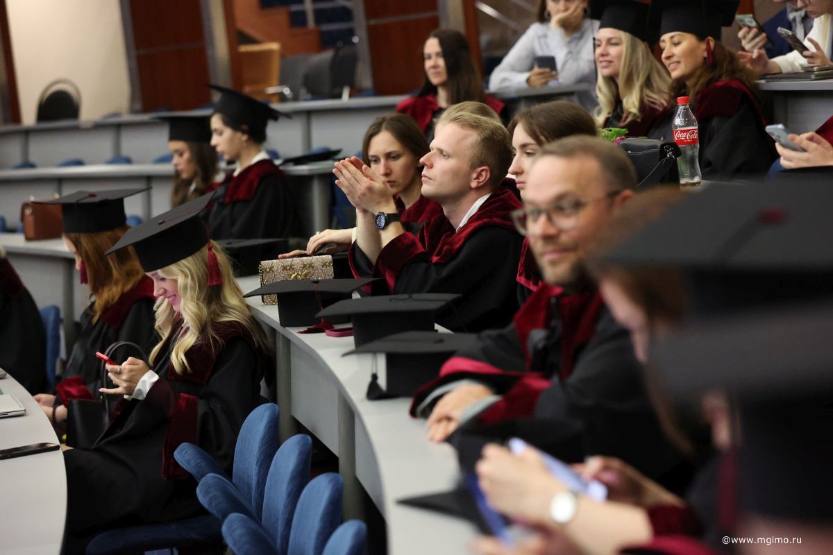 Выпускники Школы бизнеса получили дипломы