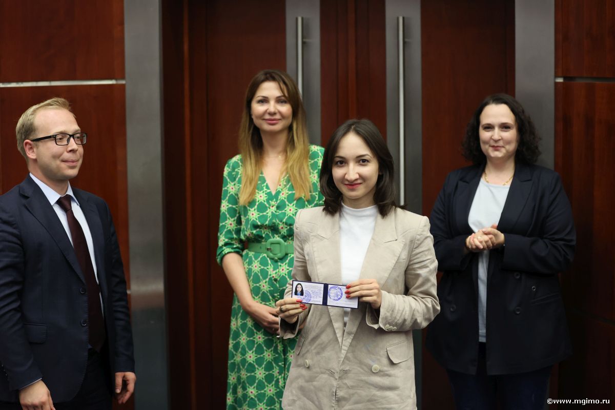 Магистранты Школы бизнеса МГИМО получили студенческие билеты