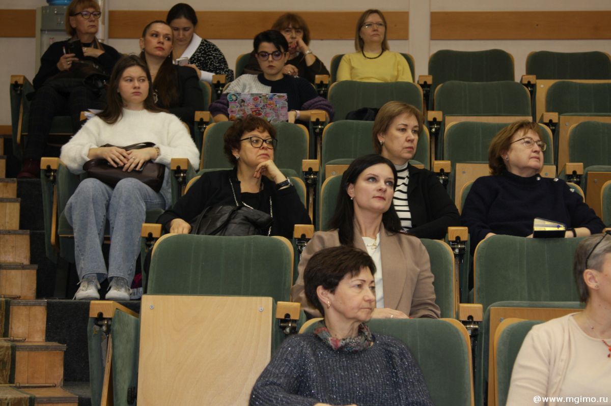 Преподаватели МГИМО прошли обучение на программе «Вуз-студент-ChatGPT: большие языковые модели в образовании»