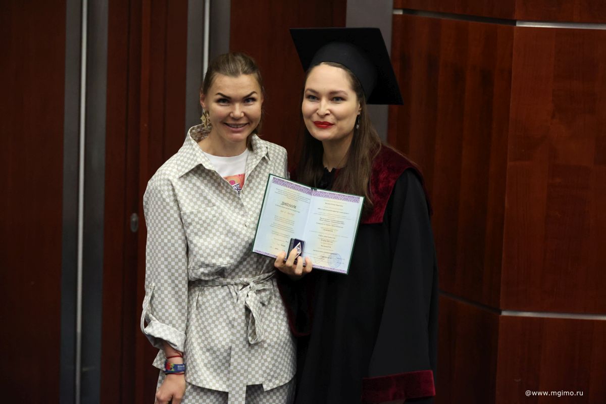 Выпускники Школы бизнеса получили дипломы