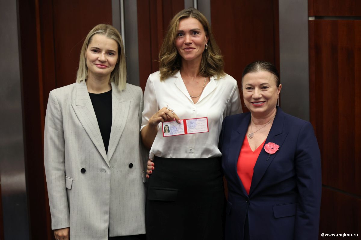 Магистранты Школы бизнеса МГИМО получили студенческие билеты