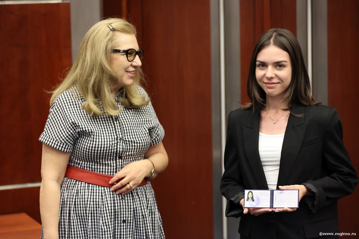 Магистранты Школы бизнеса МГИМО получили студенческие билеты