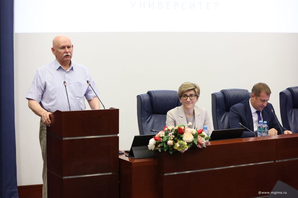 Выпускники Школы бизнеса получили дипломы