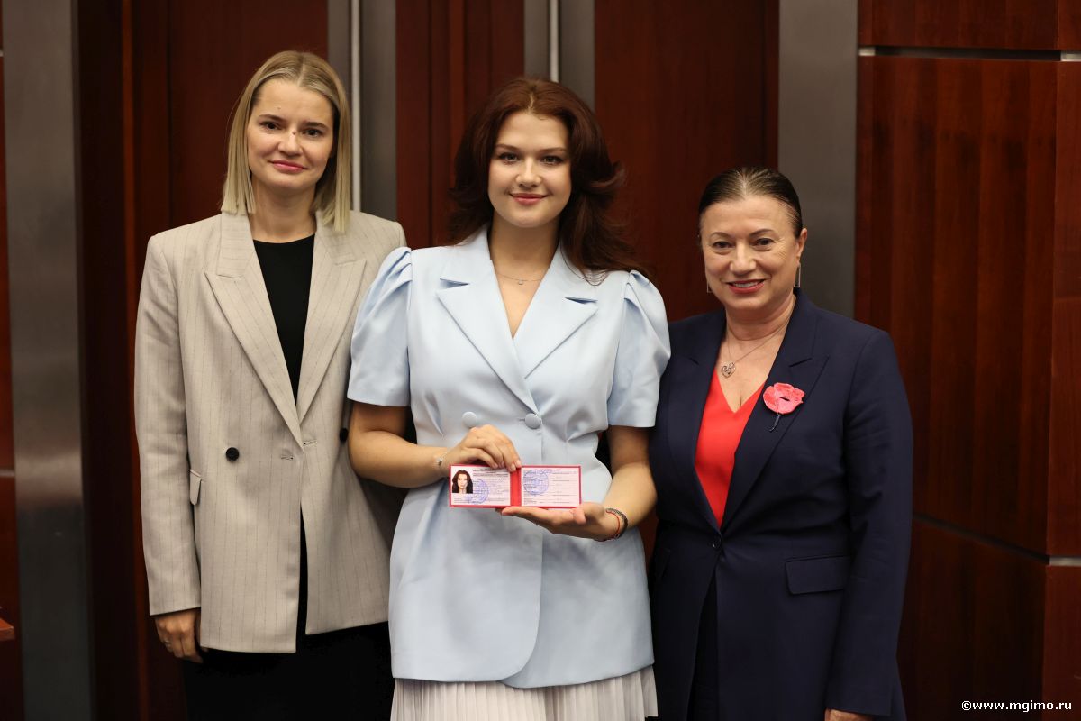 Магистранты Школы бизнеса МГИМО получили студенческие билеты
