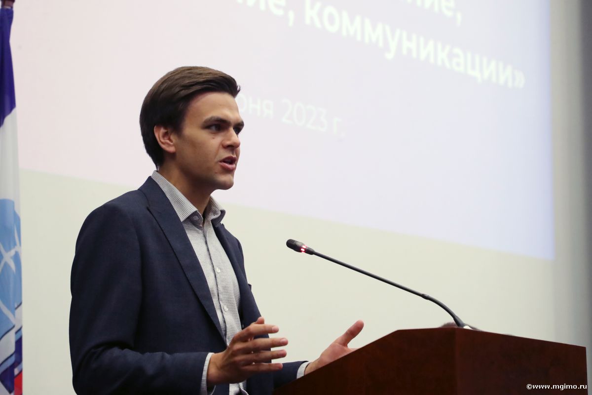 Руководители спортивных федераций получили дипломы МГИМО