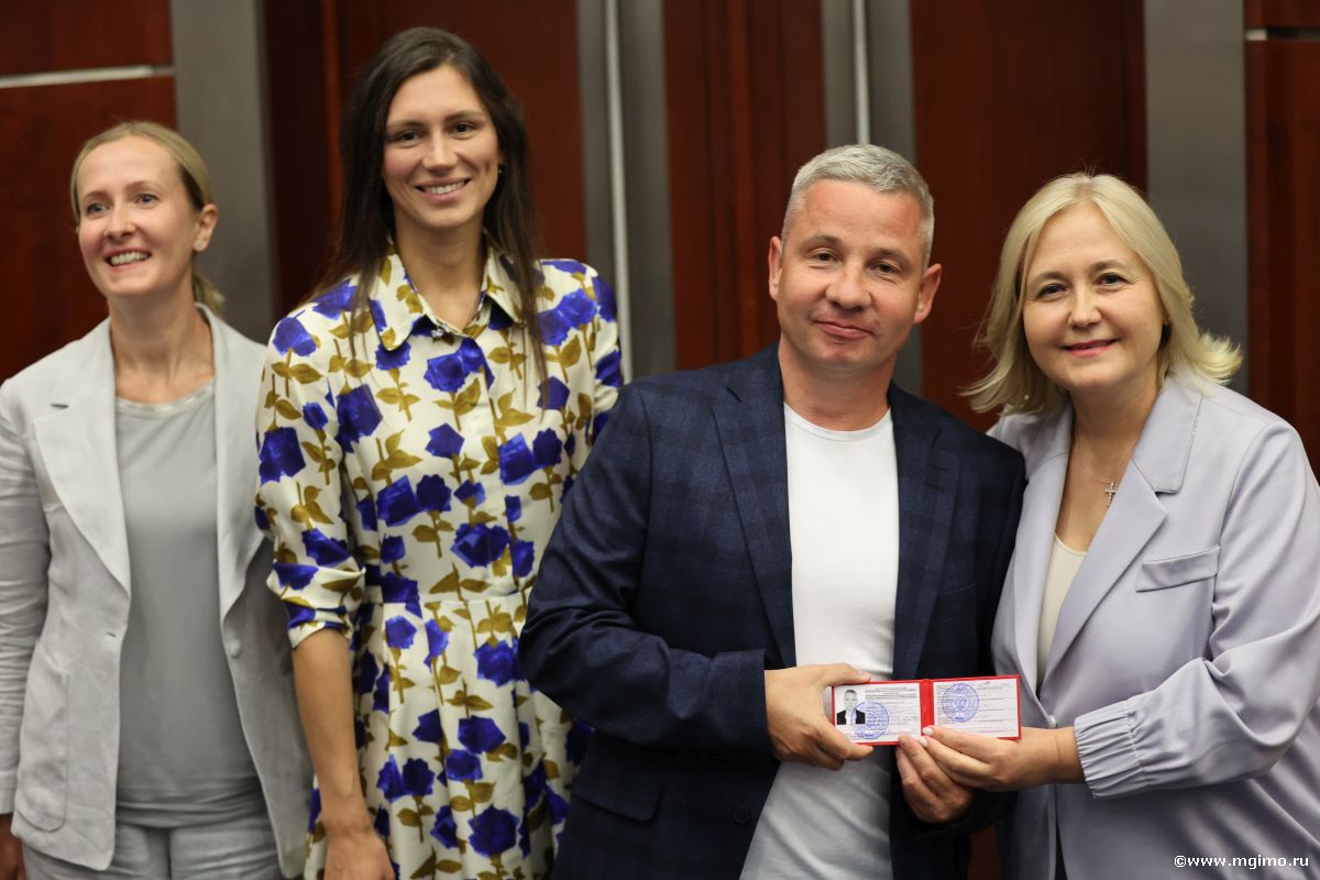 Магистранты Школы бизнеса МГИМО получили студенческие билеты