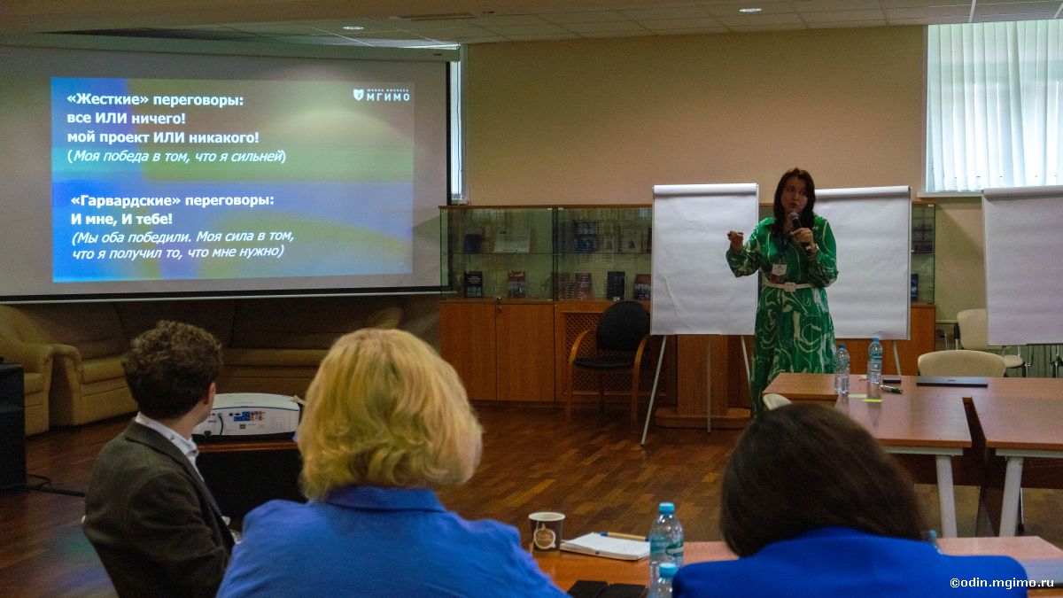 Завершилась программа повышения квалификации «Переговоры для первых»