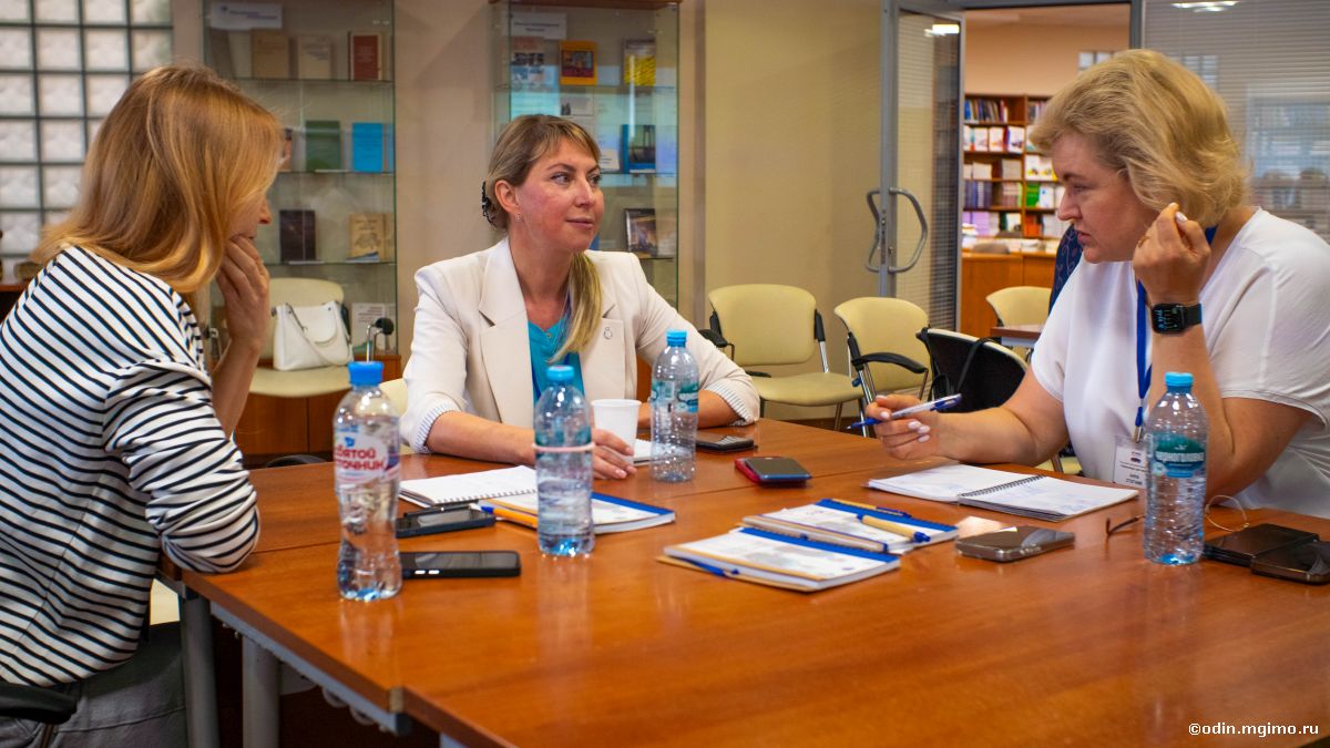 Завершилась программа повышения квалификации «Переговоры для первых»