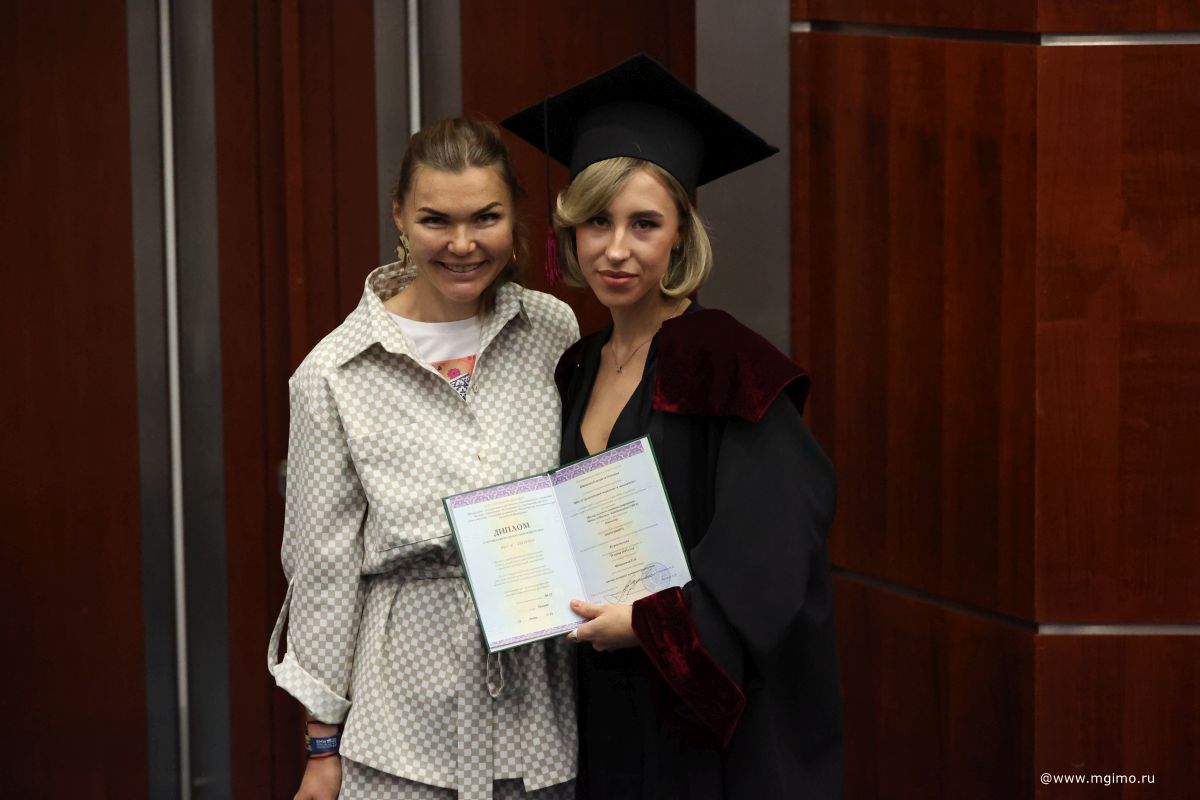 Выпускники Школы бизнеса получили дипломы