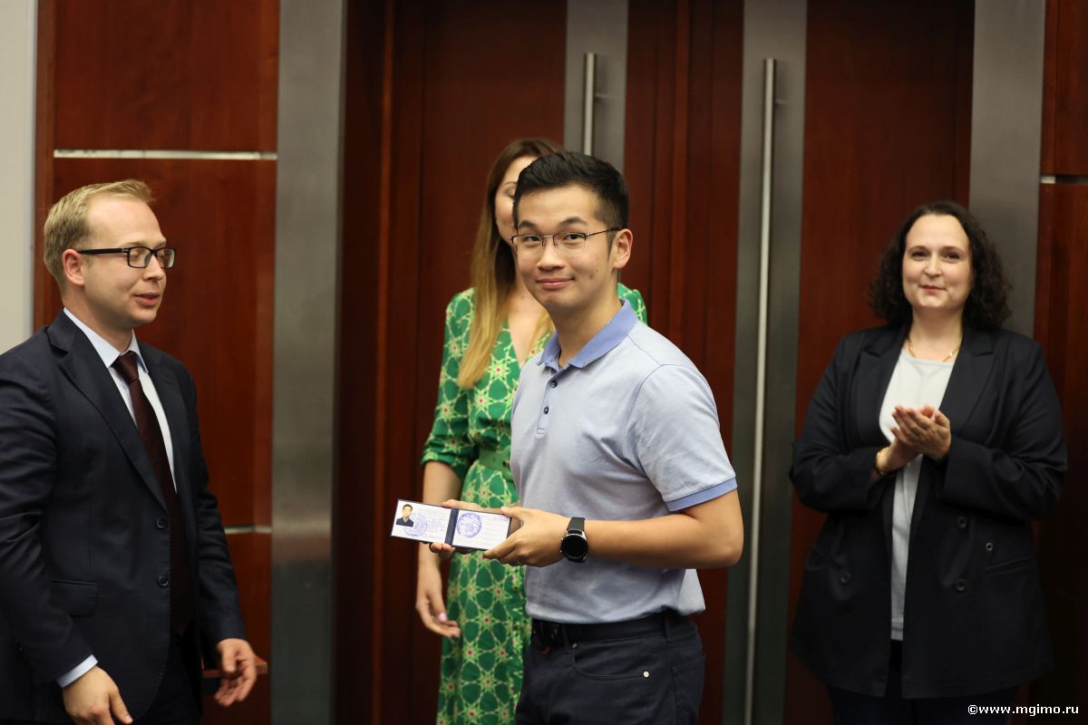 Магистранты Школы бизнеса МГИМО получили студенческие билеты
