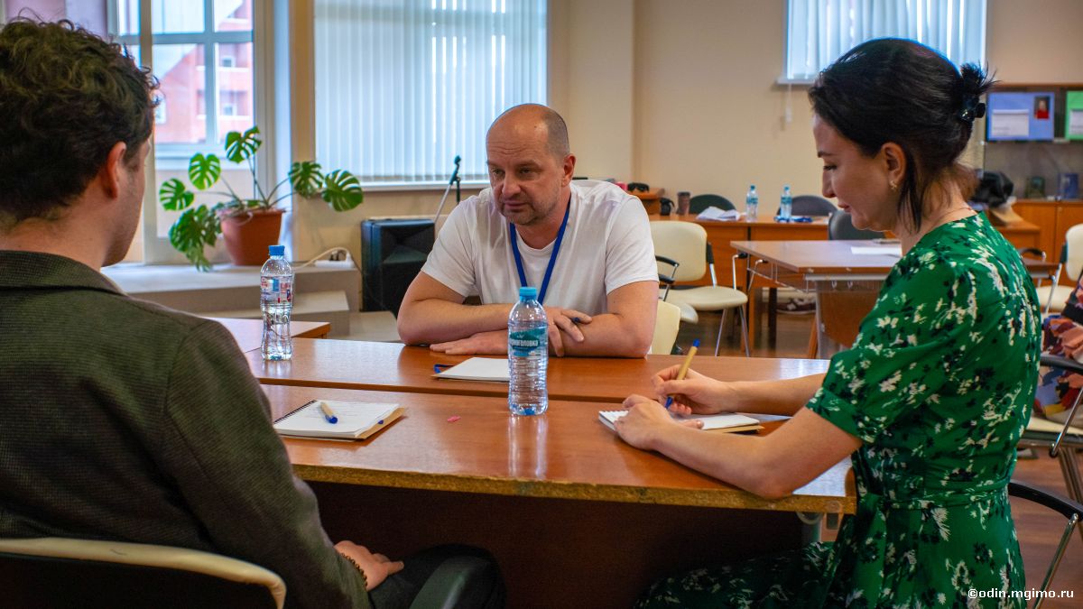 Завершилась программа повышения квалификации «Переговоры для первых»