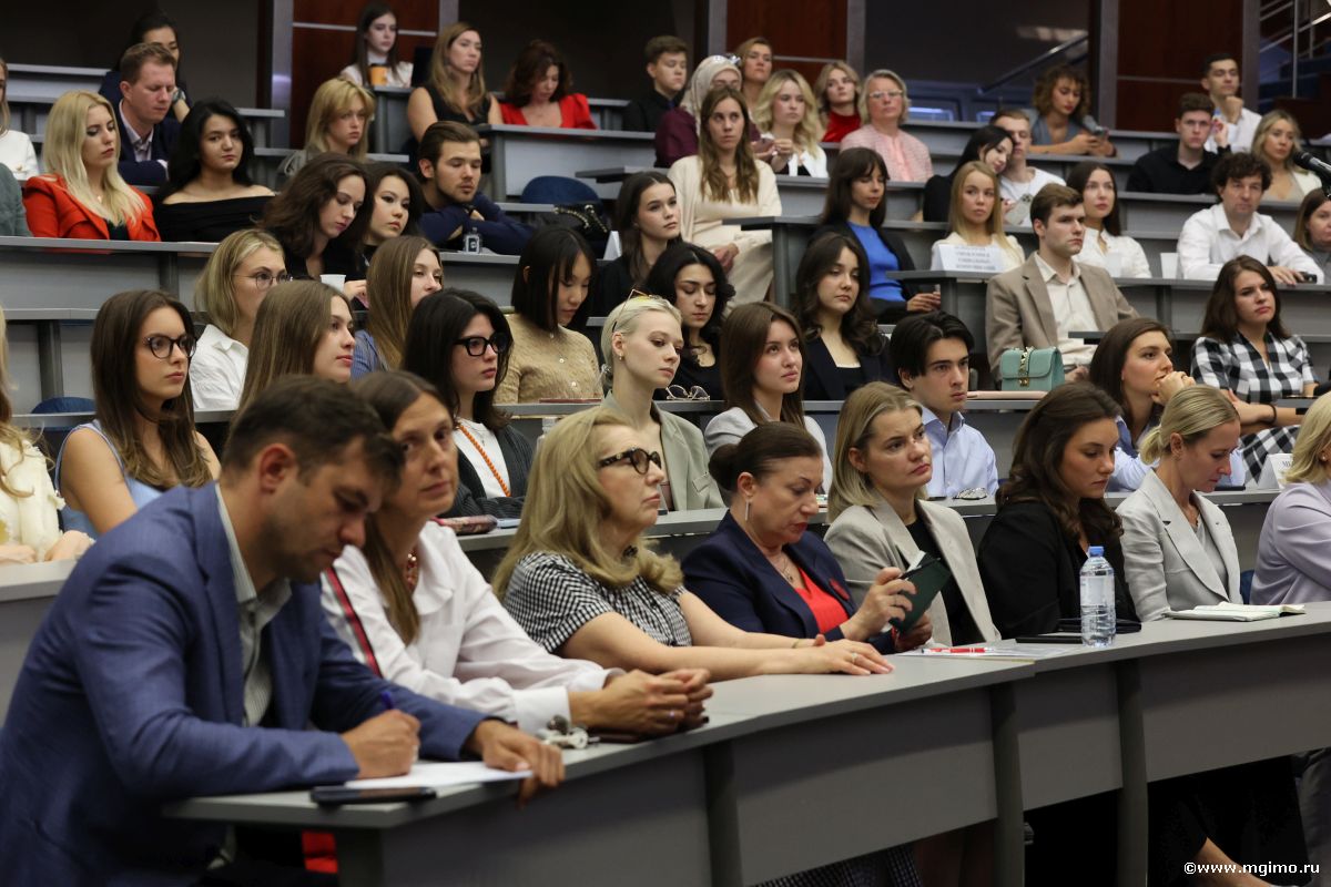 Магистранты Школы бизнеса МГИМО получили студенческие билеты