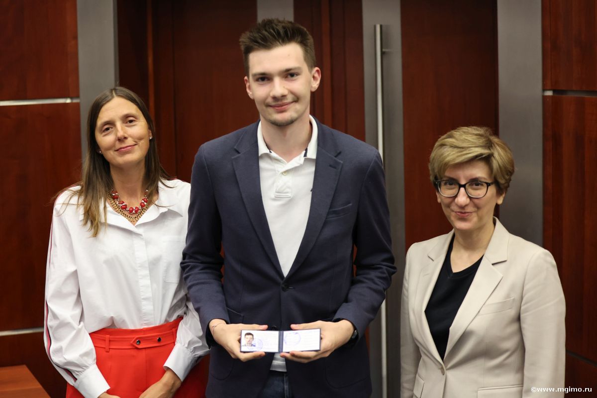 Магистранты Школы бизнеса МГИМО получили студенческие билеты