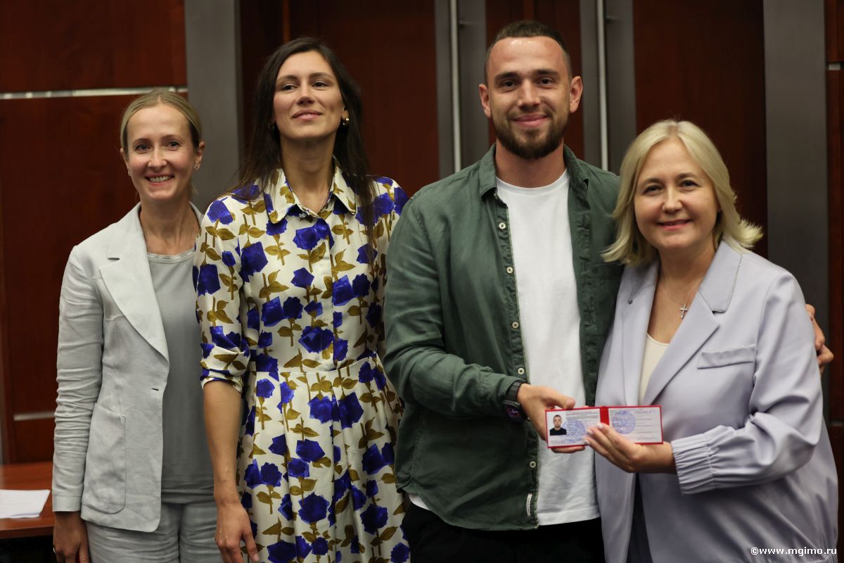 Магистранты Школы бизнеса МГИМО получили студенческие билеты