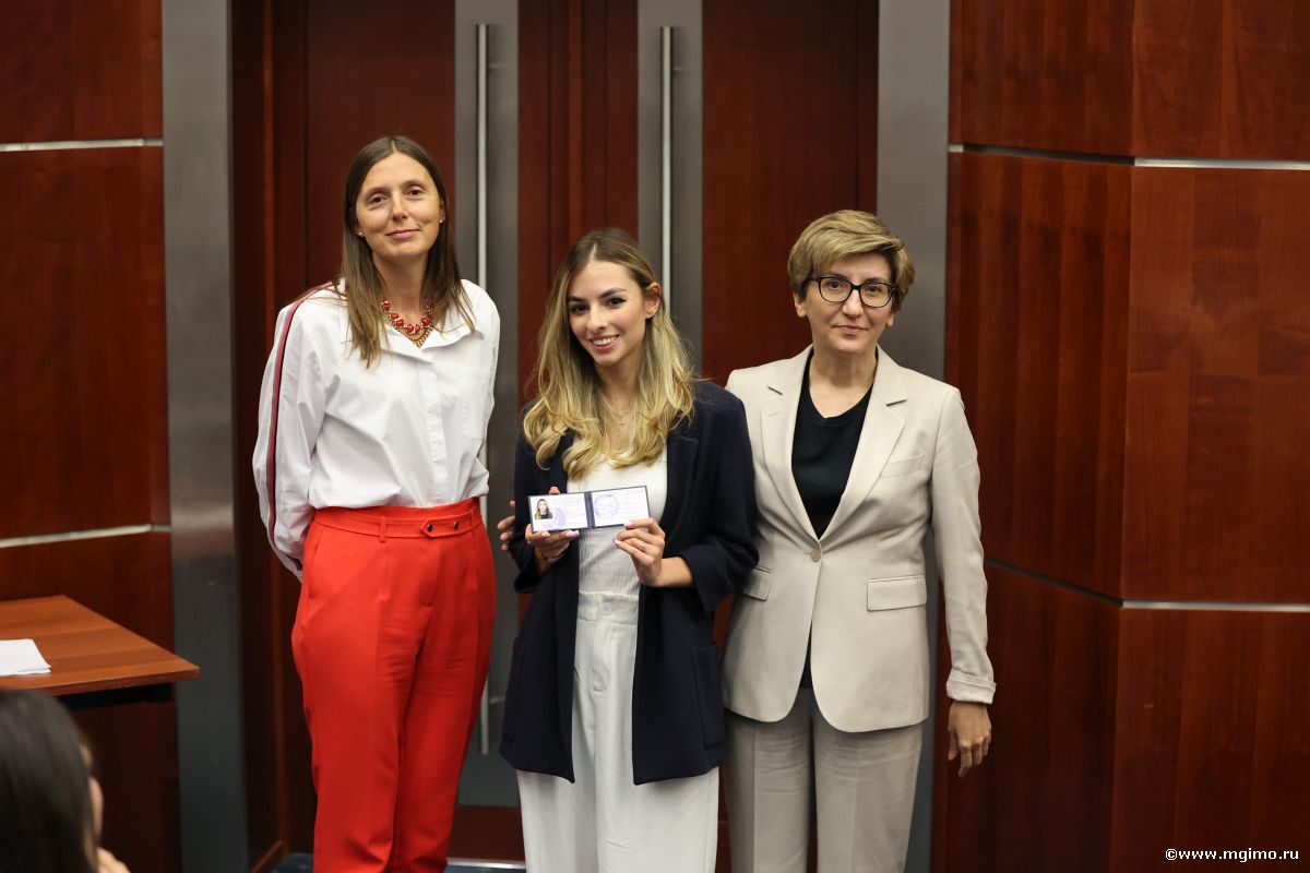 Магистранты Школы бизнеса МГИМО получили студенческие билеты