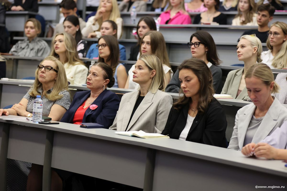 Магистранты Школы бизнеса МГИМО получили студенческие билеты