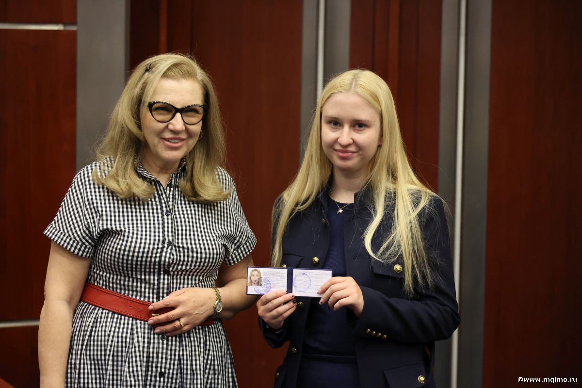 Магистранты Школы бизнеса МГИМО получили студенческие билеты