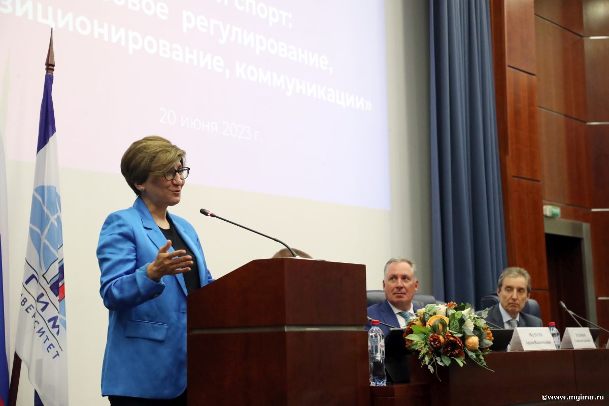 Руководители спортивных федераций получили дипломы МГИМО
