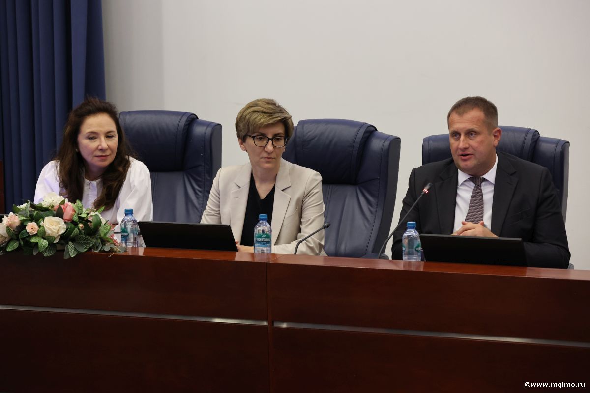 Магистранты Школы бизнеса МГИМО получили студенческие билеты