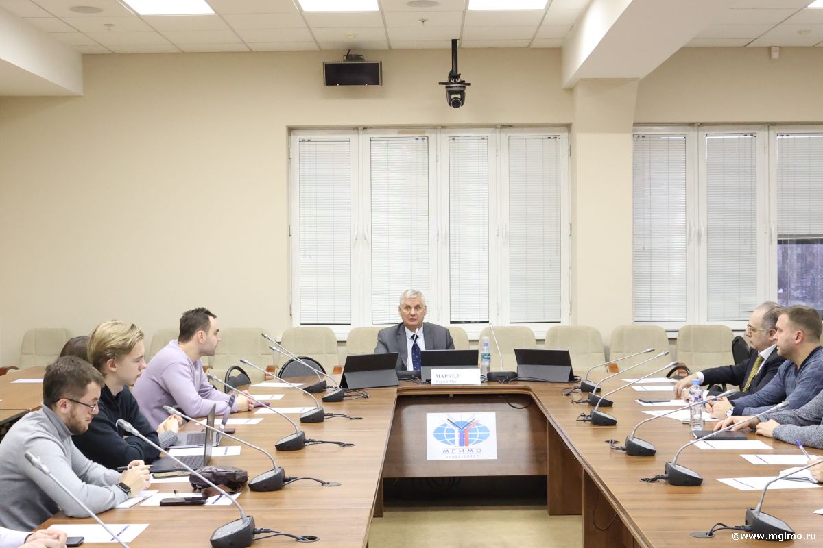 Формирующийся миропорядок: риски и возможности для России