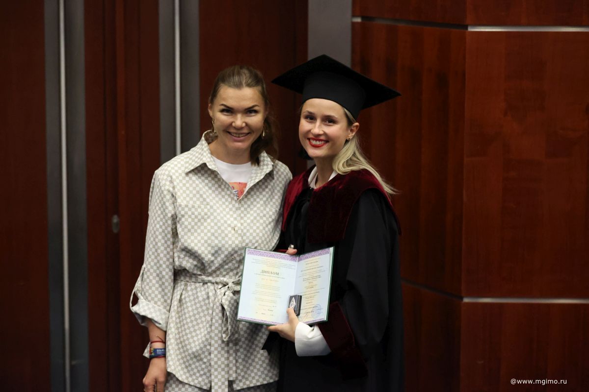 Выпускники Школы бизнеса получили дипломы