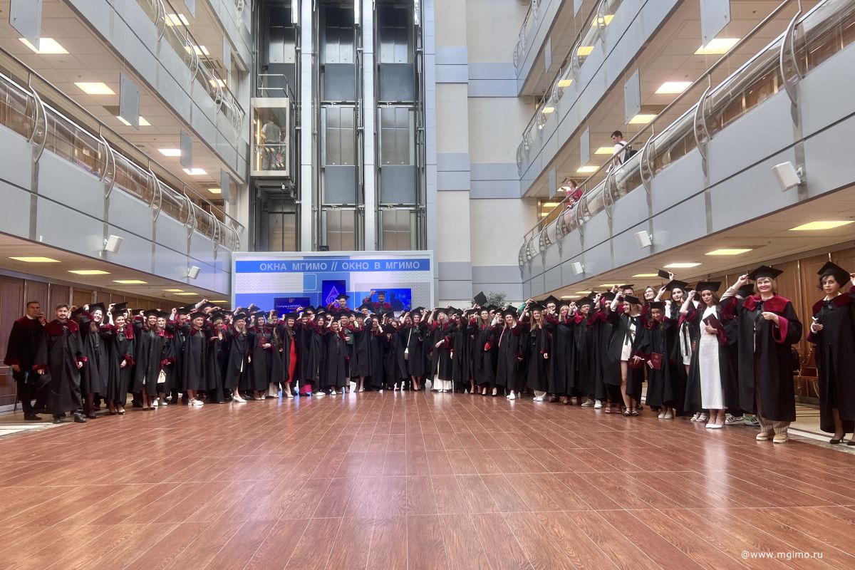 Выпускники Школы бизнеса получили дипломы