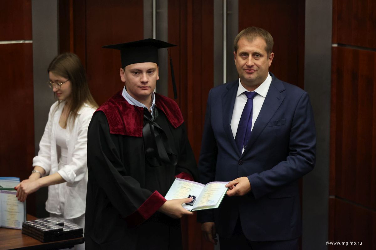 Выпускники Школы бизнеса получили дипломы