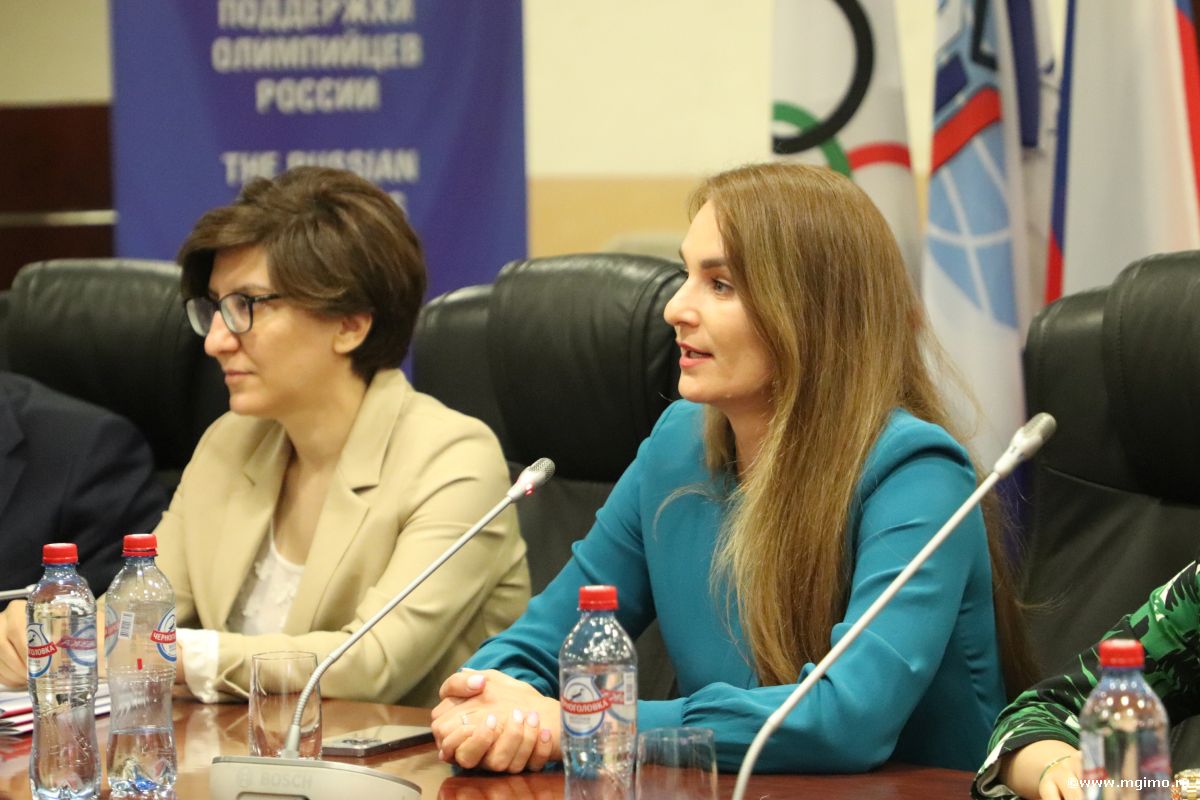 Руководители российских спортивных федераций получили дипломы МГИМО