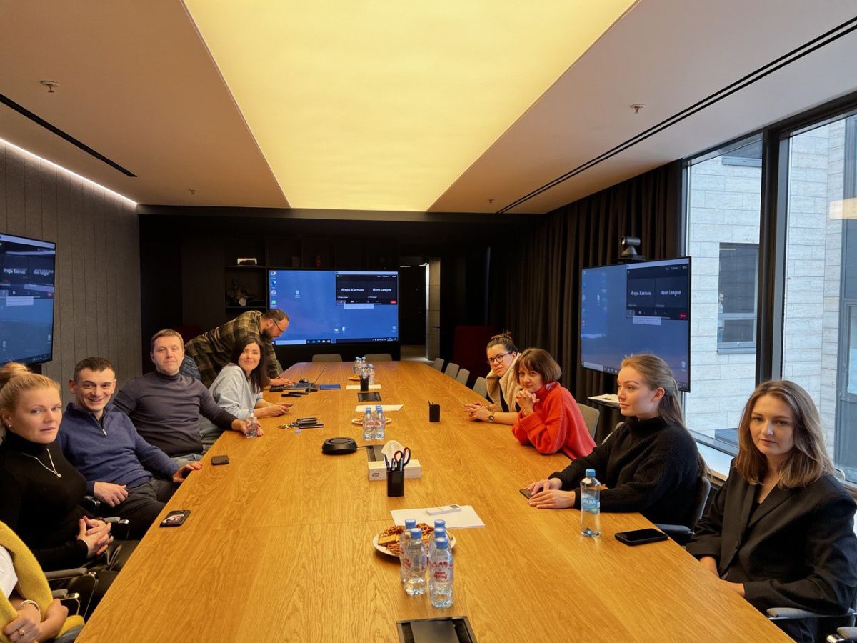 Магистранты программы «Психология управления и социальных коммуникаций» в офисе команды мультиспортивных проектов «Лига Героев»