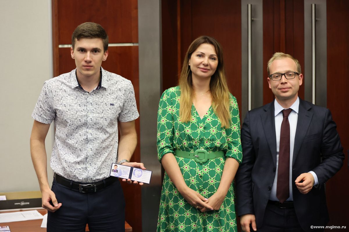 Магистранты Школы бизнеса МГИМО получили студенческие билеты