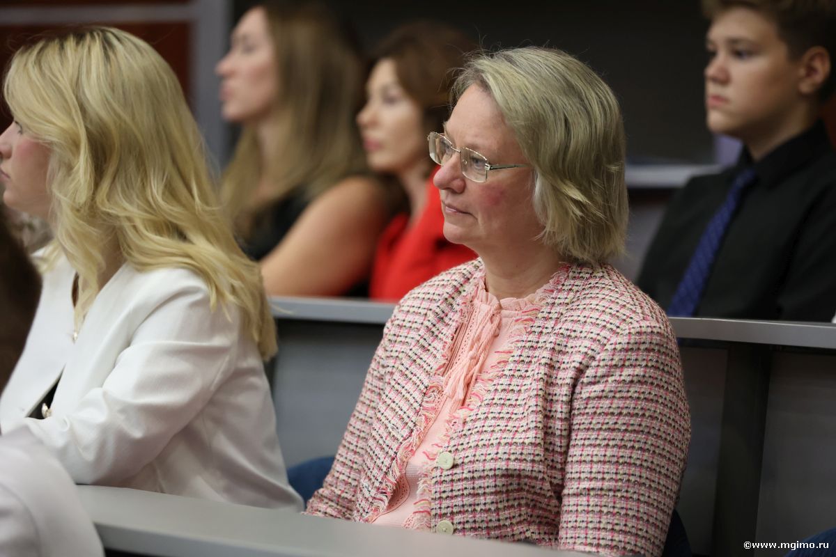 Магистранты Школы бизнеса МГИМО получили студенческие билеты